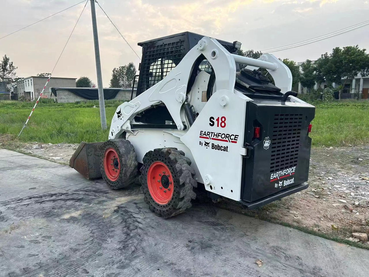 BOBCAT S18 S185 S450 S550 S770 - Skid steer loader: picture 1 BOBCAT S18 S185 S450 S550 S770 - Skid steer loader: picture 1