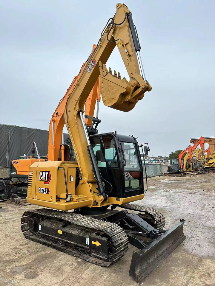 CAT 307E2 - Mini excavator: picture 2 CAT 307E2 - Mini excavator: picture 2