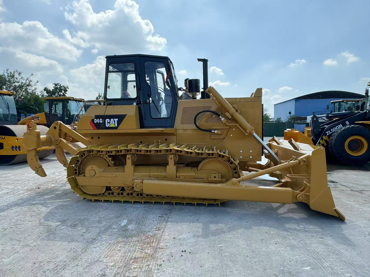 CAT D6G - Bulldozer: picture 2 CAT D6G - Bulldozer: picture 2