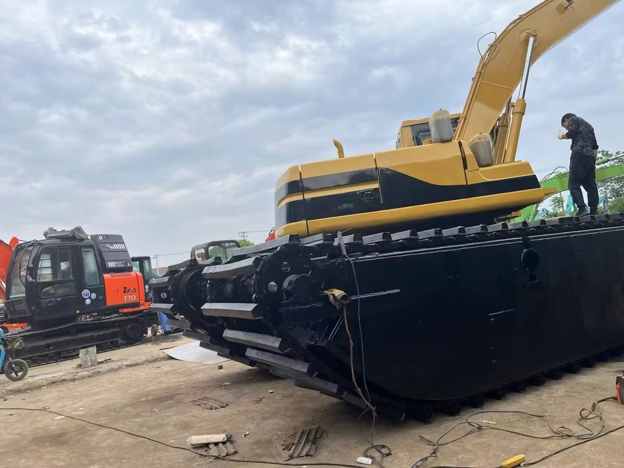 CATERPILLAR 320BL 320CL 18 MERTER EXTENDED ARM DREDGER - Amphibious excavator: picture 2 CATERPILLAR 320BL 320CL 18 MERTER EXTENDED ARM DREDGER - Amphibious excavator: picture 2