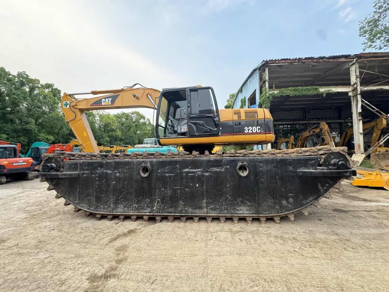 CATERPILLAR 320CL DREDGER CUSTOMIZABLE - Amphibious excavator: picture 1 CATERPILLAR 320CL DREDGER CUSTOMIZABLE - Amphibious excavator: picture 1
