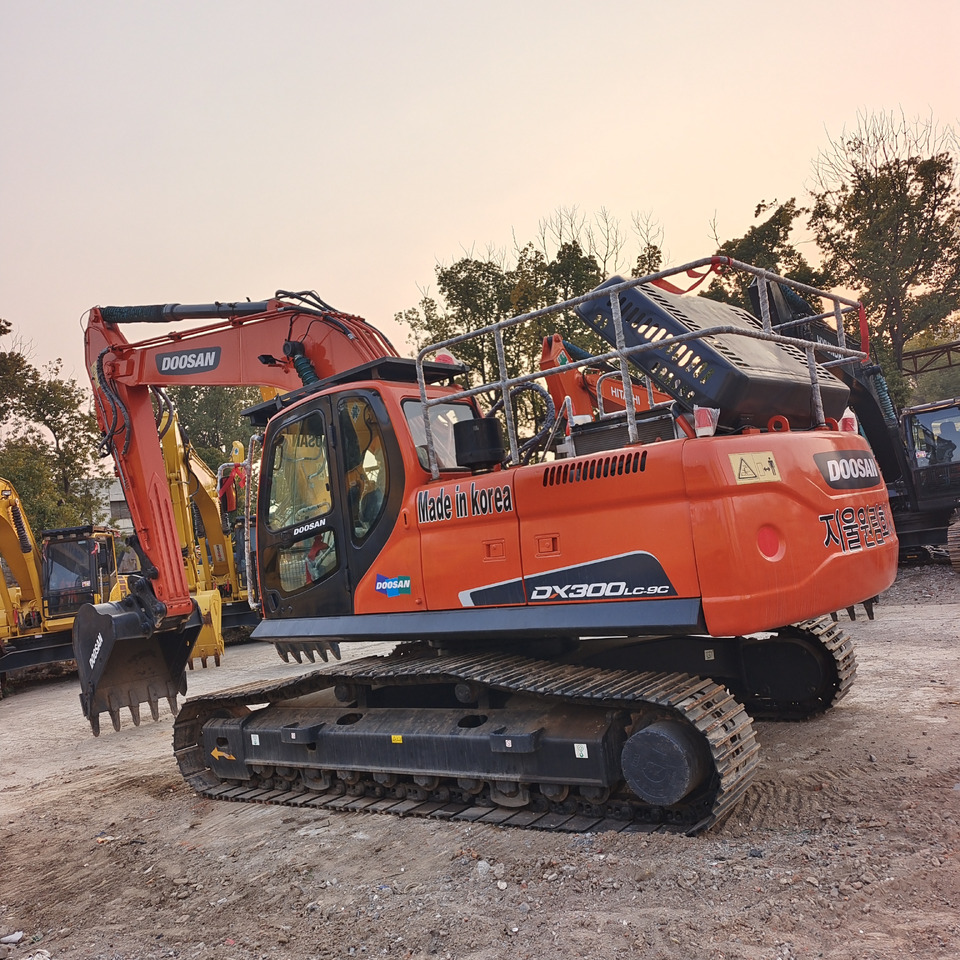 DOOSAN DX300 LC-9C DX 300 LCA DX340 DX225 - Crawler excavator: picture 1 DOOSAN DX300 LC-9C DX 300 LCA DX340 DX225 - Crawler excavator: picture 1