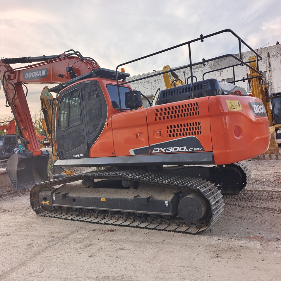 DOOSAN DX300LC-9C DX300LCA - Crawler excavator: picture 1 DOOSAN DX300LC-9C DX300LCA - Crawler excavator: picture 1