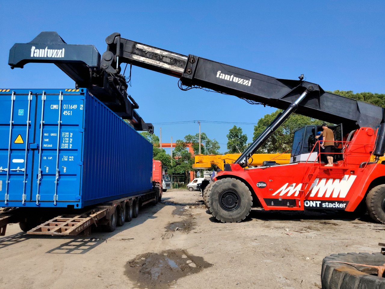 FANTUZZI CS45KM 45 TON - Reach stacker: picture 3 FANTUZZI CS45KM 45 TON - Reach stacker: picture 3