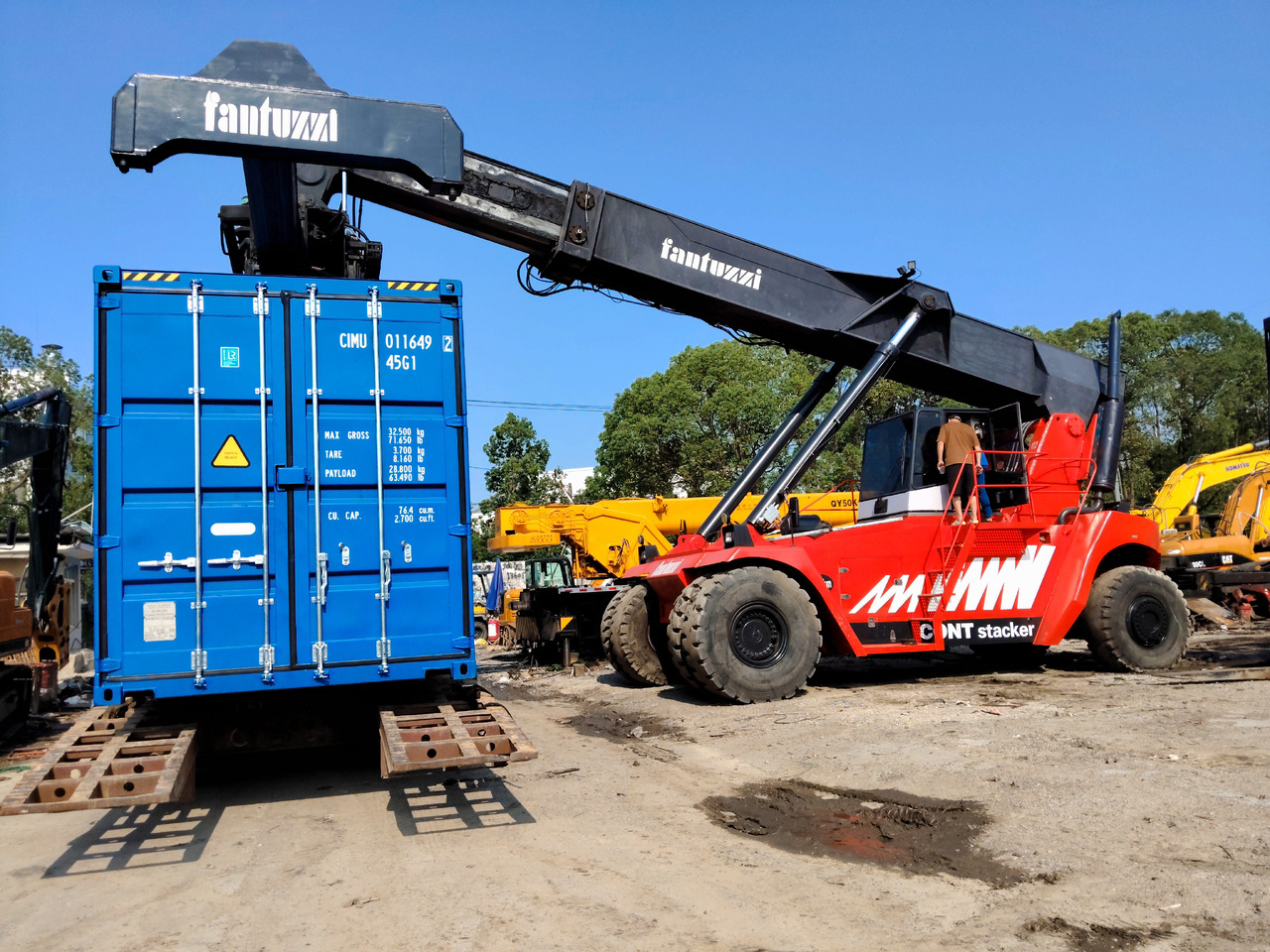 FANTUZZI CS45KM 45 TON - Reach stacker: picture 4 FANTUZZI CS45KM 45 TON - Reach stacker: picture 4