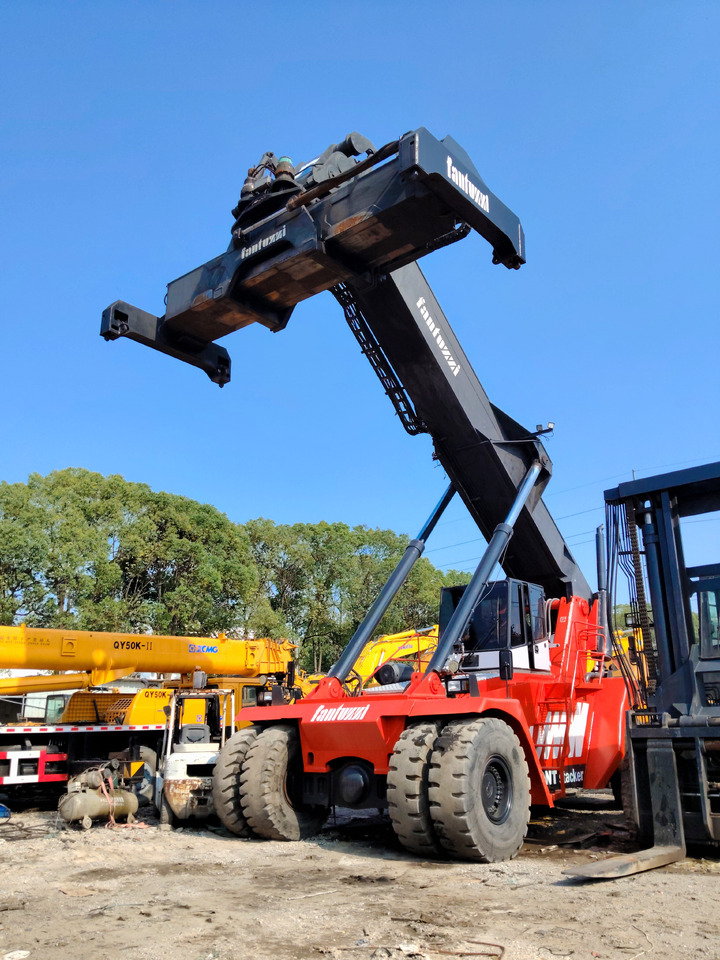 Reach stacker FANTUZZI CS45KM 45 TON: picture 1