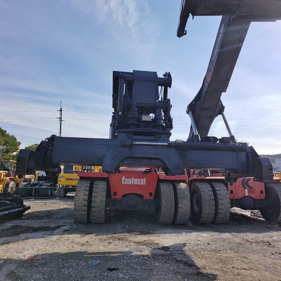FANTUZZI CS45KMHD 45 TON - Reach stacker: picture 5 FANTUZZI CS45KMHD 45 TON - Reach stacker: picture 5