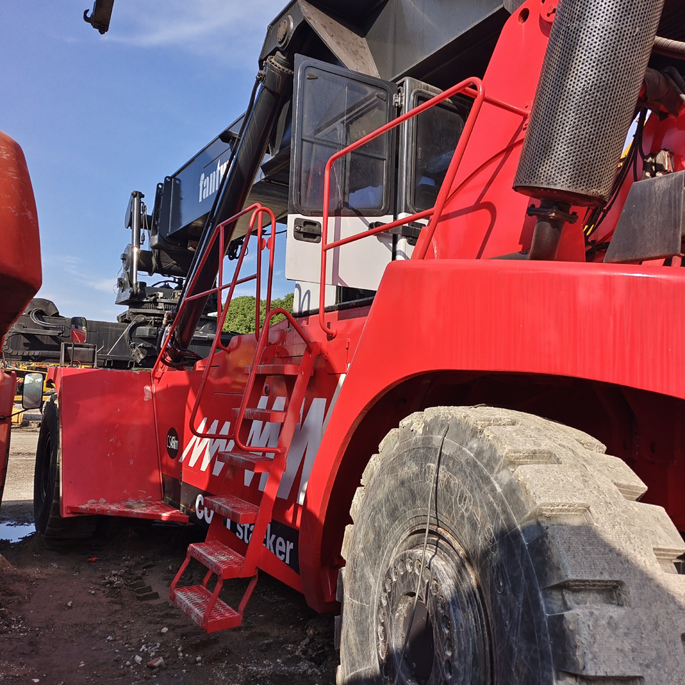 FANTUZZI CS45KMHD 45 TON - Reach stacker: picture 3 FANTUZZI CS45KMHD 45 TON - Reach stacker: picture 3