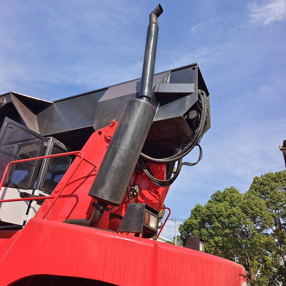 FANTUZZI CS45KMHD 45 TON - Reach stacker: picture 5 FANTUZZI CS45KMHD 45 TON - Reach stacker: picture 5