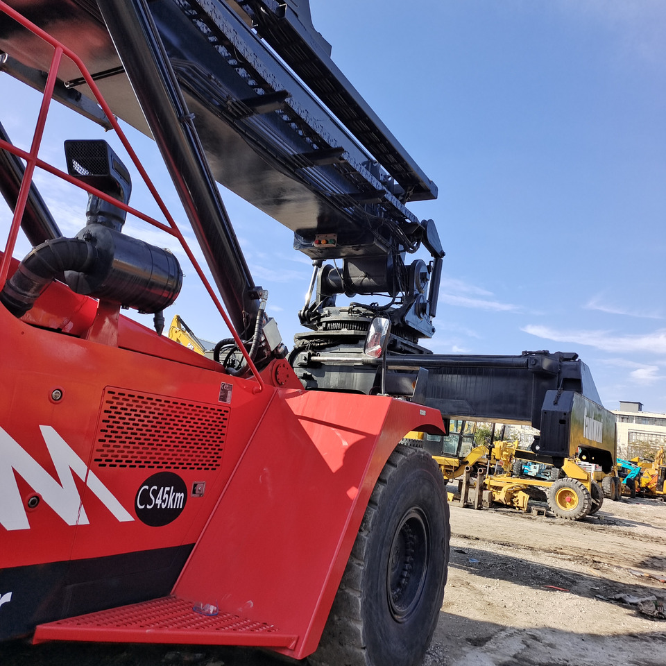 FANTUZZI CS45KMHD - Reach stacker: picture 5 FANTUZZI CS45KMHD - Reach stacker: picture 5