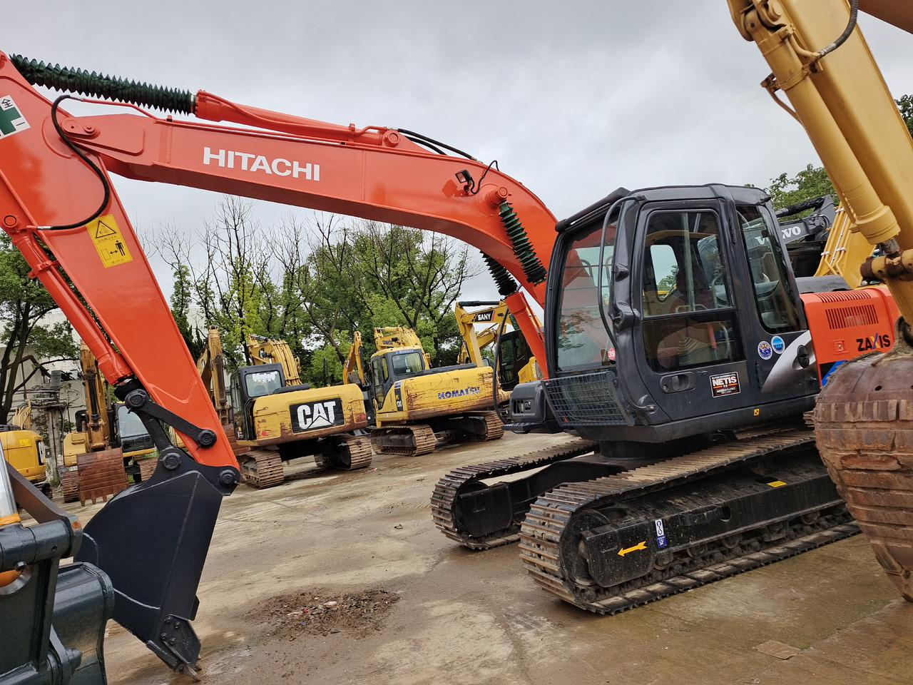 Crawler excavator HITACHI ZX120: picture 11