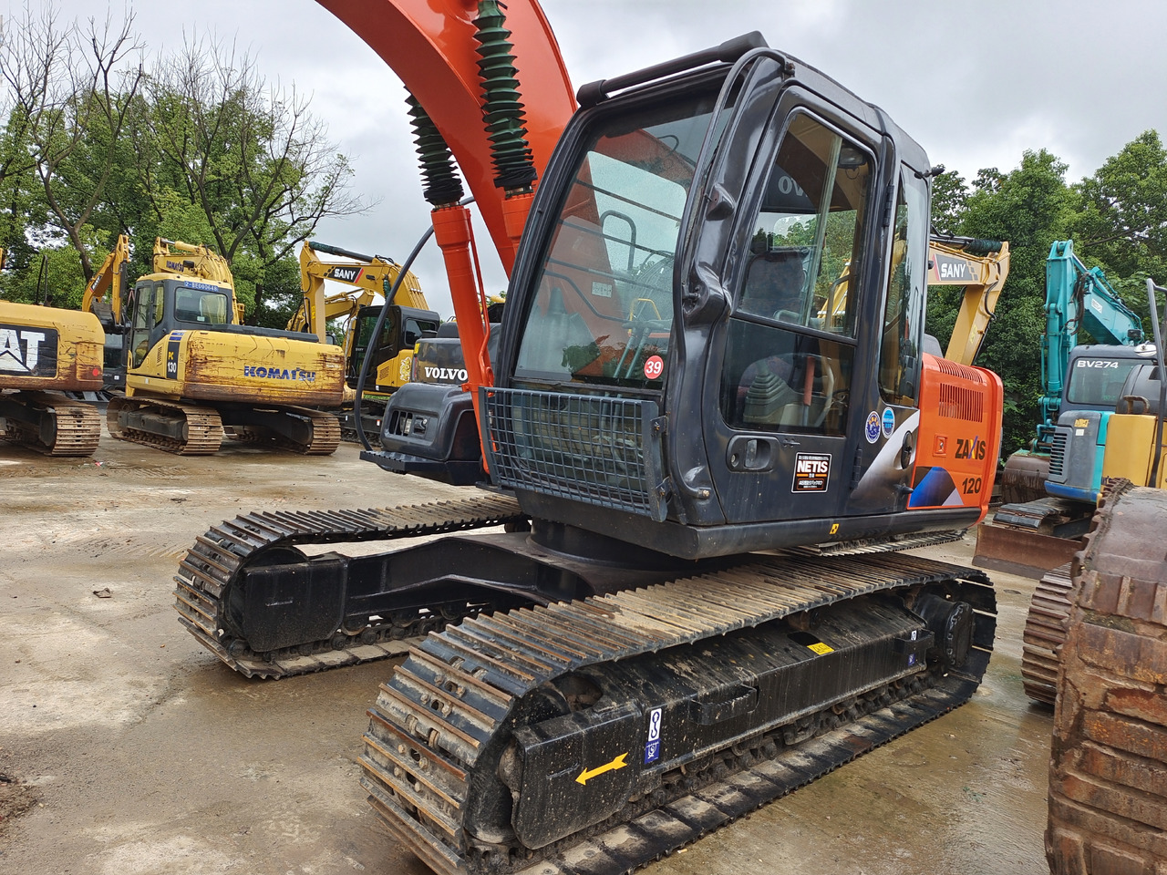 Crawler excavator HITACHI ZX120: picture 12