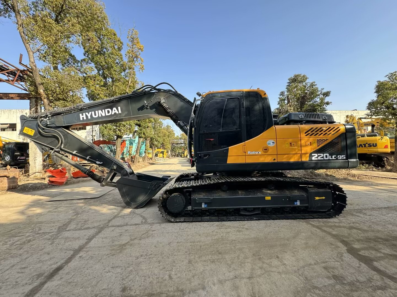 HYUNDAI 220LC-9S 9T - Crawler excavator: picture 1 HYUNDAI 220LC-9S 9T - Crawler excavator: picture 1