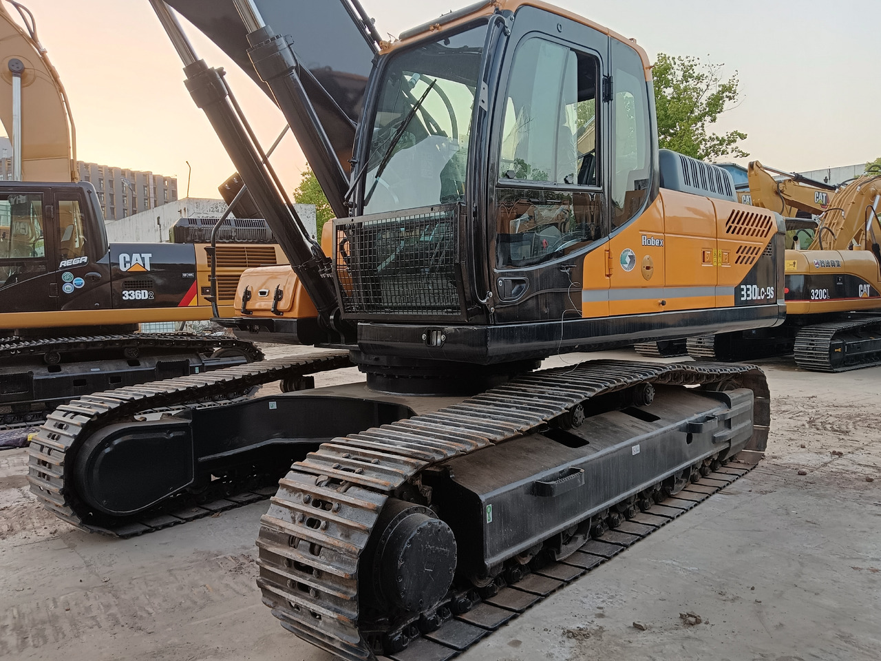 HYUNDAI 330LC - 9S 330LC-9T - Crawler excavator: picture 2 HYUNDAI 330LC - 9S 330LC-9T - Crawler excavator: picture 2