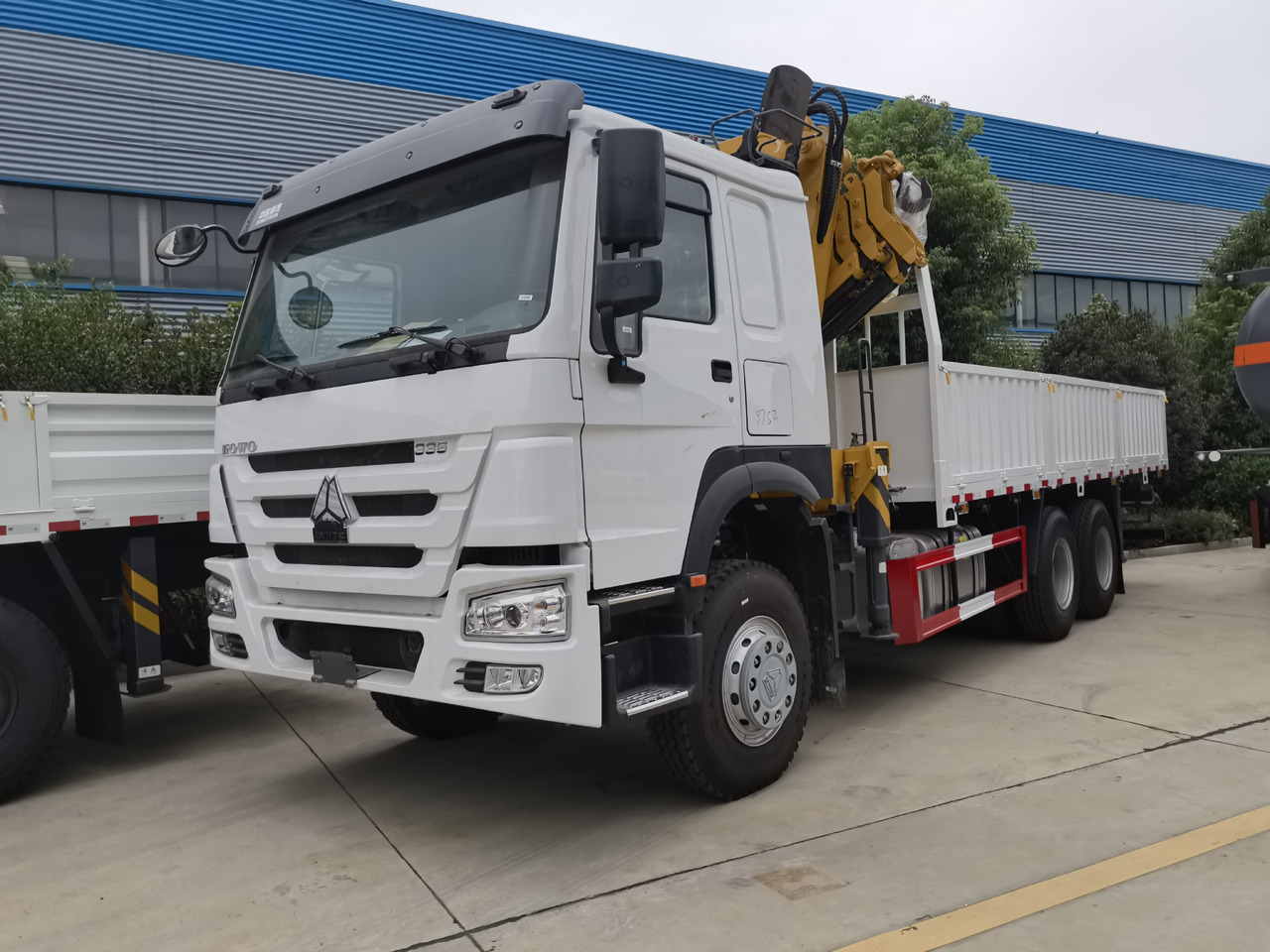 SINOTRUK HOWO 8 TON TRUCK-MOUNTED CRANE - Crane truck: picture 1 SINOTRUK HOWO 8 TON TRUCK-MOUNTED CRANE - Crane truck: picture 1