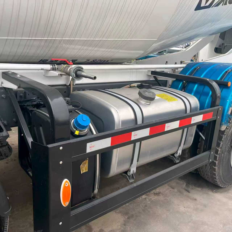 SINOTRUK TX350 Euro 5 STAGE 5 TIER FIVE - Concrete mixer truck: picture 4 SINOTRUK TX350 Euro 5 STAGE 5 TIER FIVE - Concrete mixer truck: picture 4