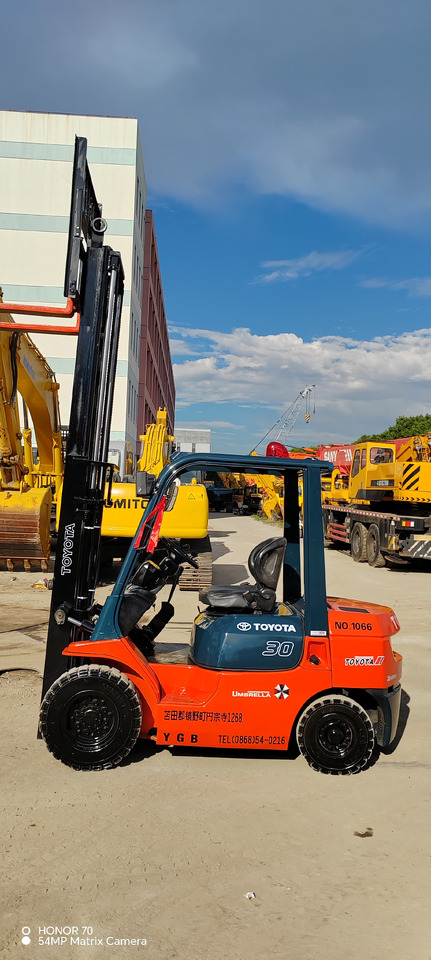 TOYOTA FD30 - Diesel forklift: picture 3 TOYOTA FD30 - Diesel forklift: picture 3