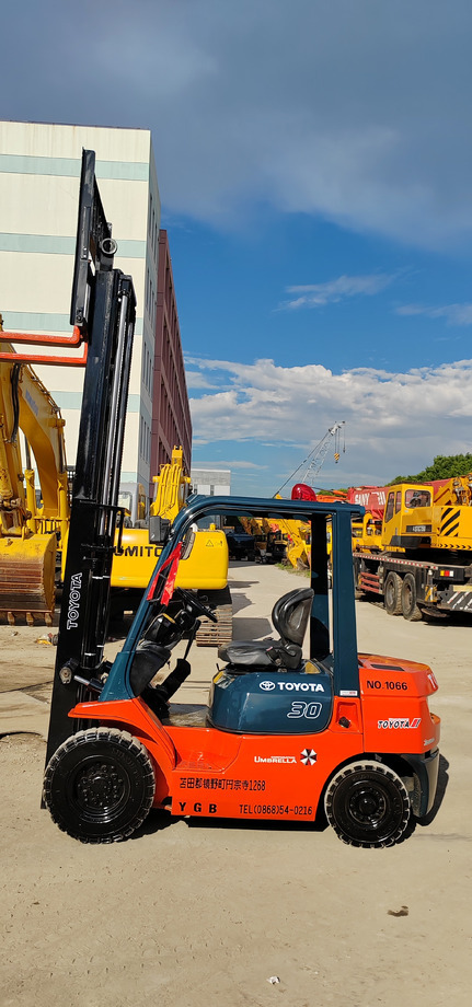 TOYOTA FD30 - Forklift: picture 3 TOYOTA FD30 - Forklift: picture 3