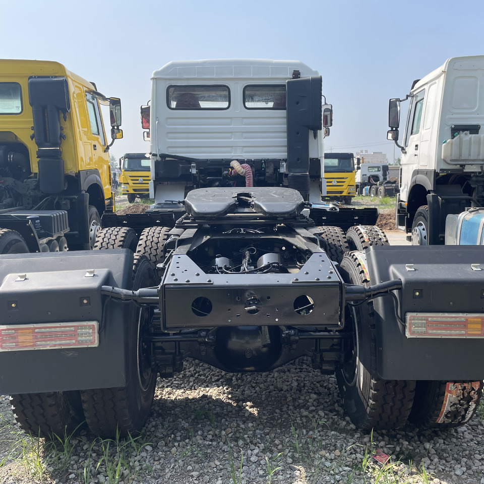 SHACMAN F3000 6*4 8*4 - Tractor unit: picture 3 SHACMAN F3000 6*4 8*4 - Tractor unit: picture 3