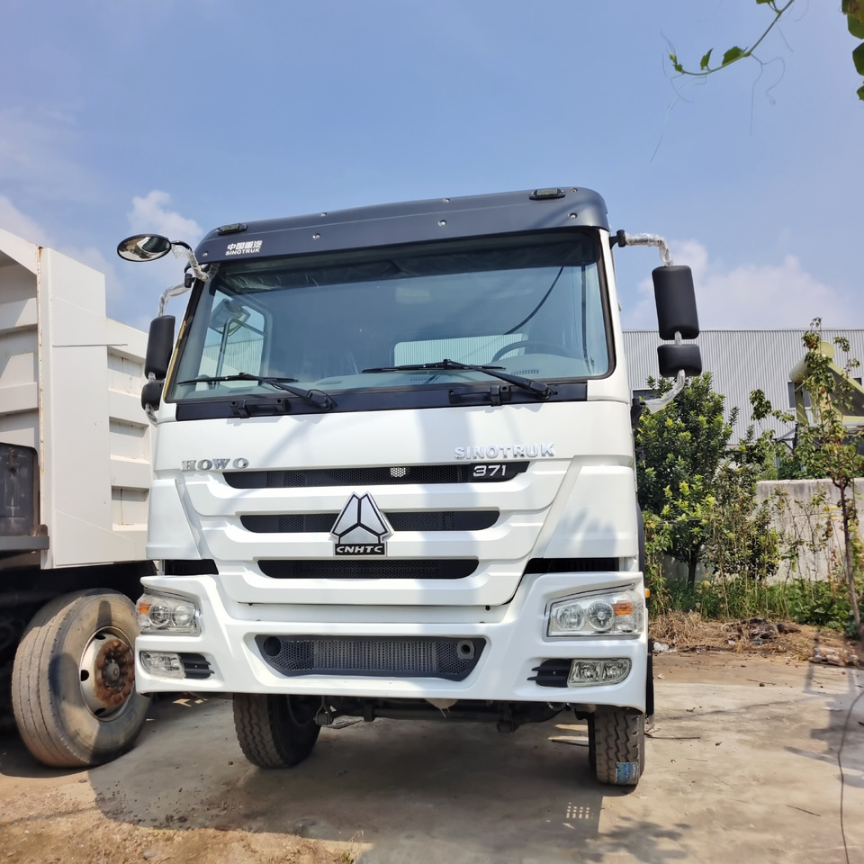 SINOTRUK HOWO TRACTOR HEAD - Tractor unit: picture 5 SINOTRUK HOWO TRACTOR HEAD - Tractor unit: picture 5