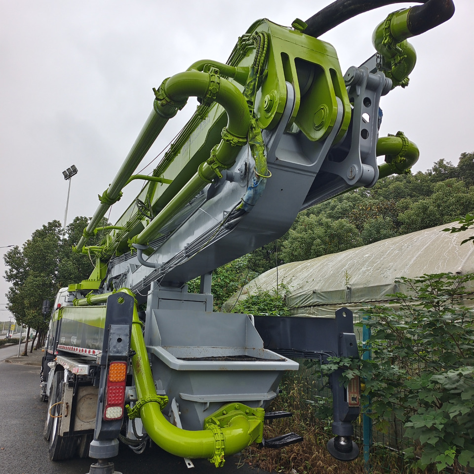 ZOOMLION ZLJ5336THBSE 47 METER PUMP TRUCK - Concrete pump truck: picture 2 ZOOMLION ZLJ5336THBSE 47 METER PUMP TRUCK - Concrete pump truck: picture 2