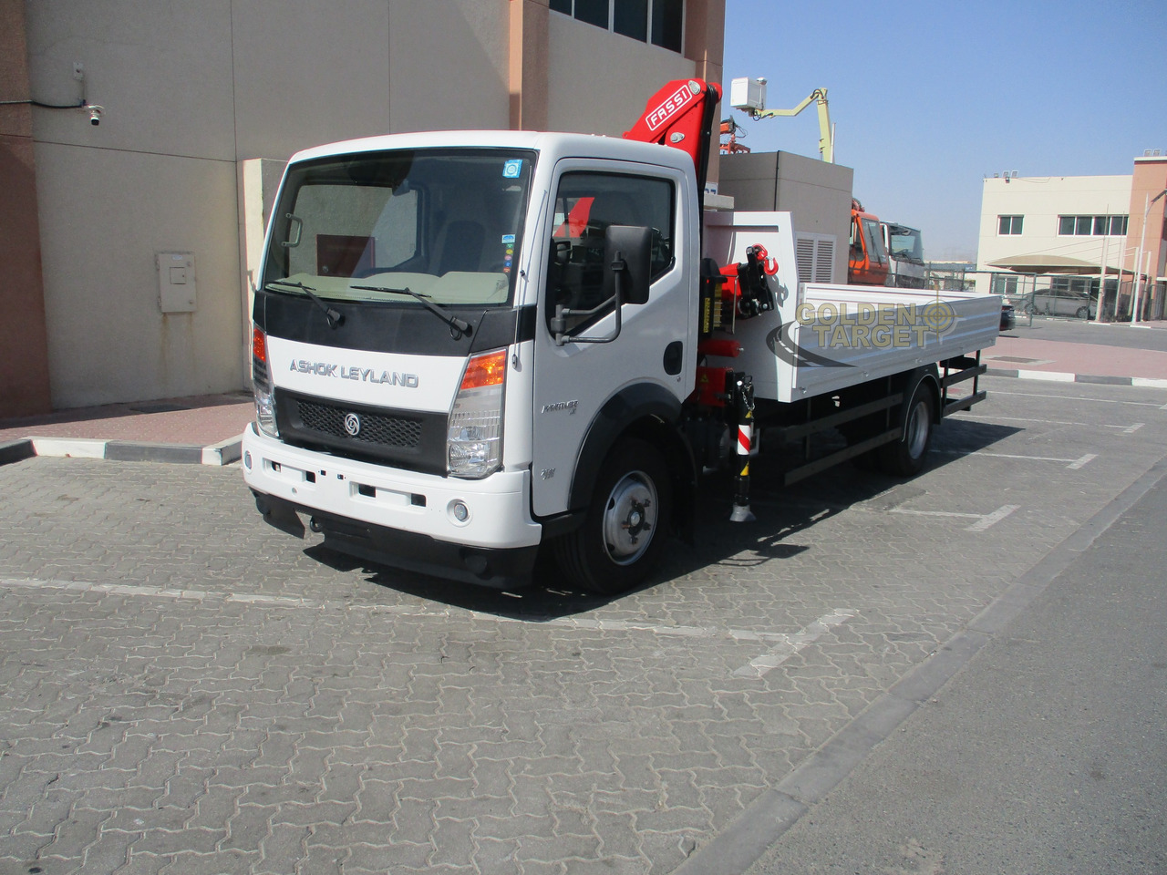 Ashok Leyland PARTNER LX 4x2 with Fassi F50A.022 Crane - Crane truck: picture 2 Ashok Leyland PARTNER LX 4x2 with Fassi F50A.022 Crane - Crane truck: picture 2