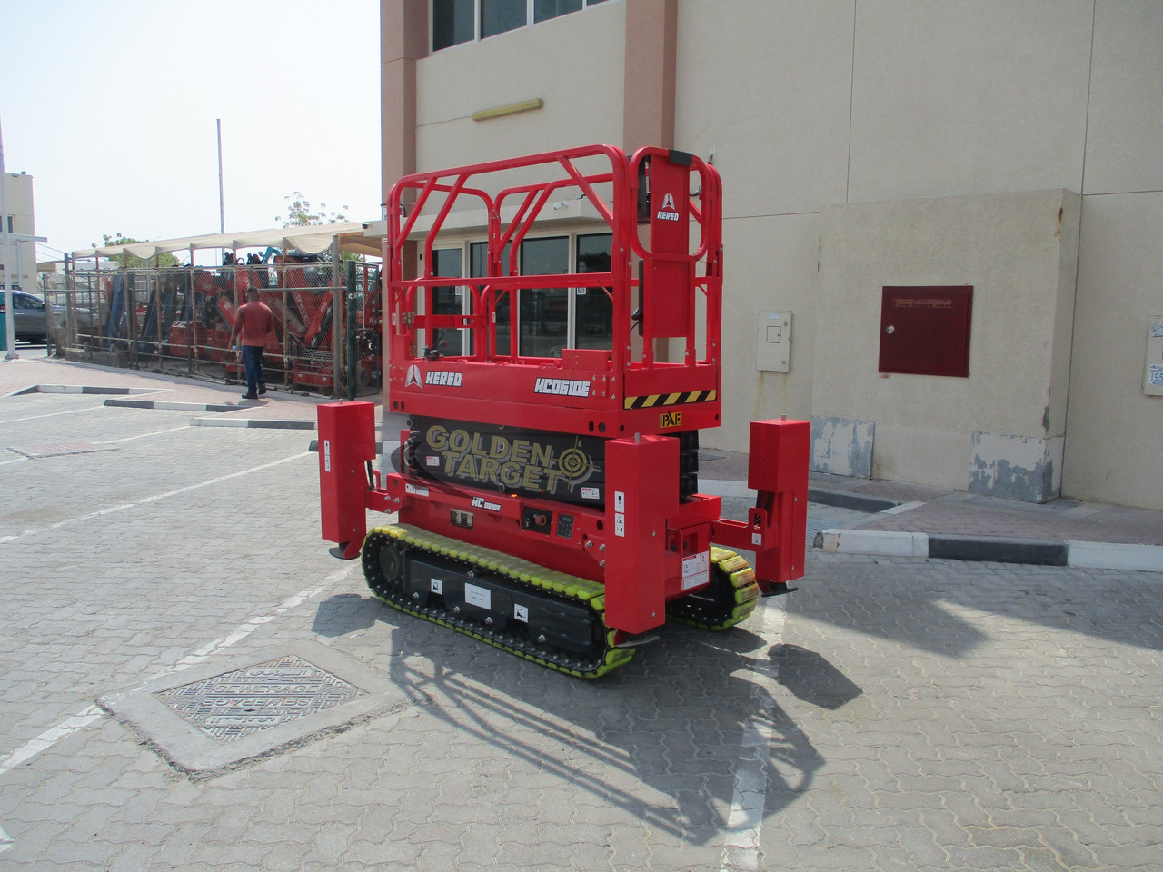 Hered HC0610E Electric Crawler Scissor Lift - Scissor lift: picture 1 Hered HC0610E Electric Crawler Scissor Lift - Scissor lift: picture 1
