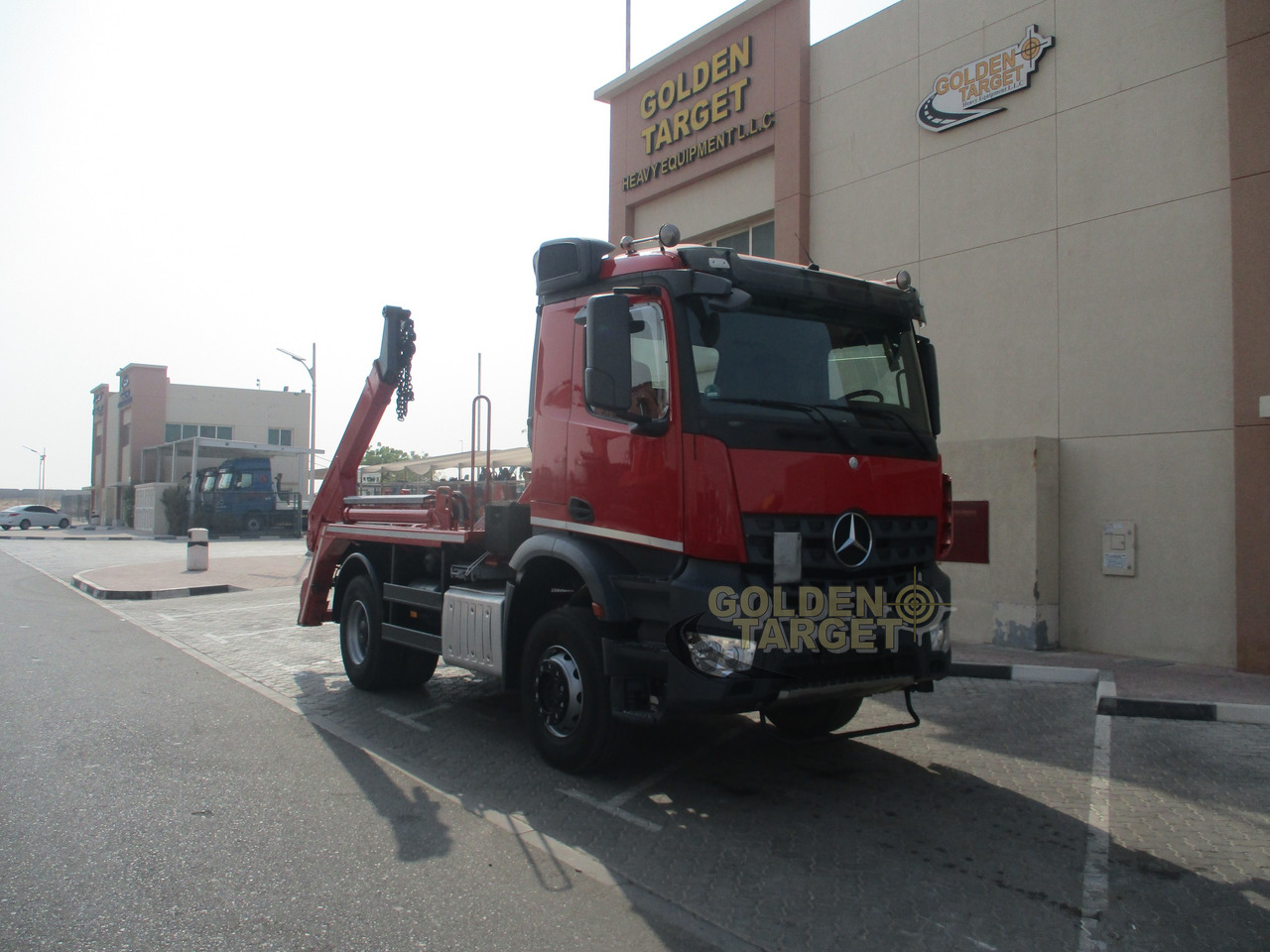 MERCEDES-BENZ Arocs 1832 4x2 Skip Loader - Skip loader truck: picture 2 MERCEDES-BENZ Arocs 1832 4x2 Skip Loader - Skip loader truck: picture 2