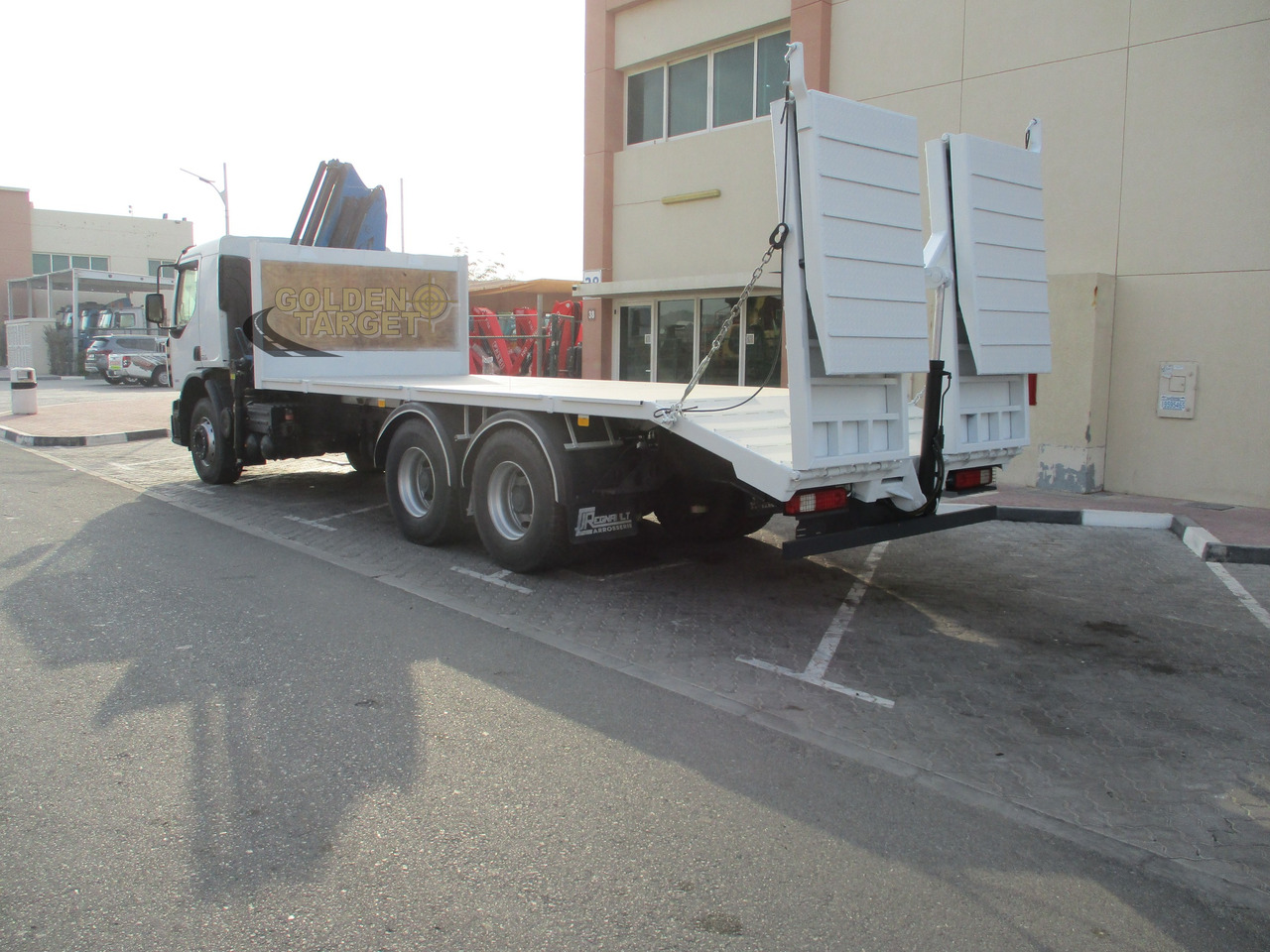 RENAULT Kerax 380 6×4 Crane Truck - Crane truck: picture 4 RENAULT Kerax 380 6×4 Crane Truck - Crane truck: picture 4
