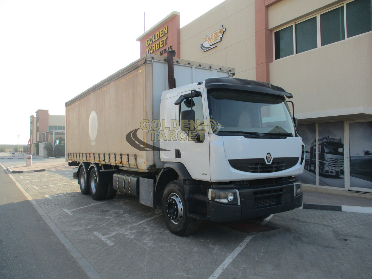 Renault KERAX 380 Curtainsider Truck - Curtainsider truck: picture 1 Renault KERAX 380 Curtainsider Truck - Curtainsider truck: picture 1