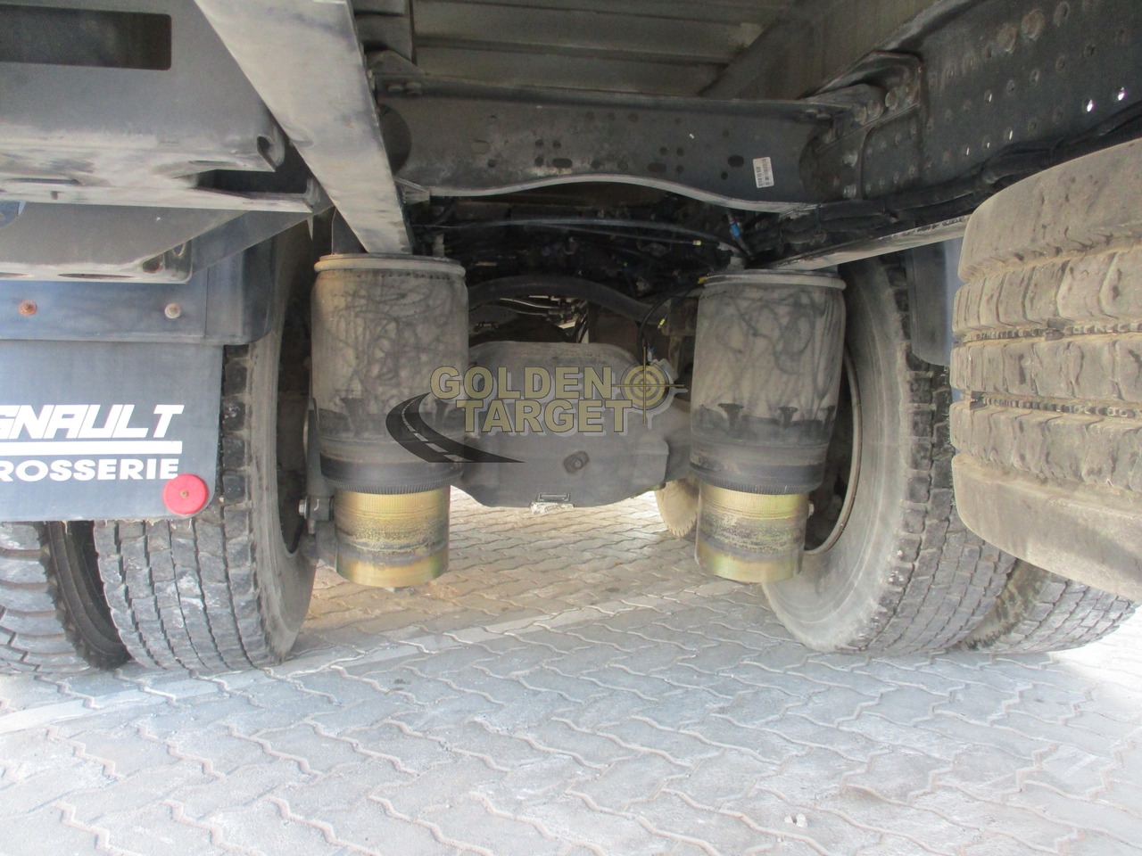 Curtainsider truck Renault KERAX 380 Curtainsider Truck: picture 8