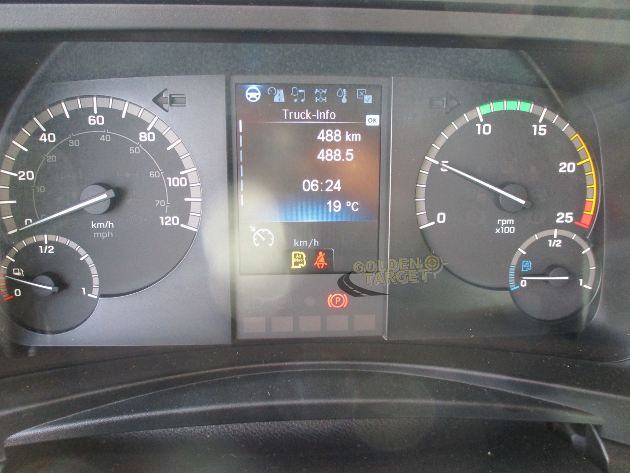 Tractor unit Mercedes-Benz Arocs 3342 6x6 Head Truck: picture 12 Tractor unit Mercedes-Benz Arocs 3342 6x6 Head Truck: picture 12