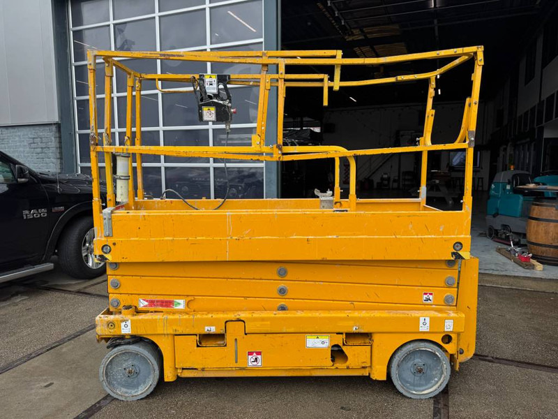 Scissor lift Haulotte Compact 10 N: picture 1