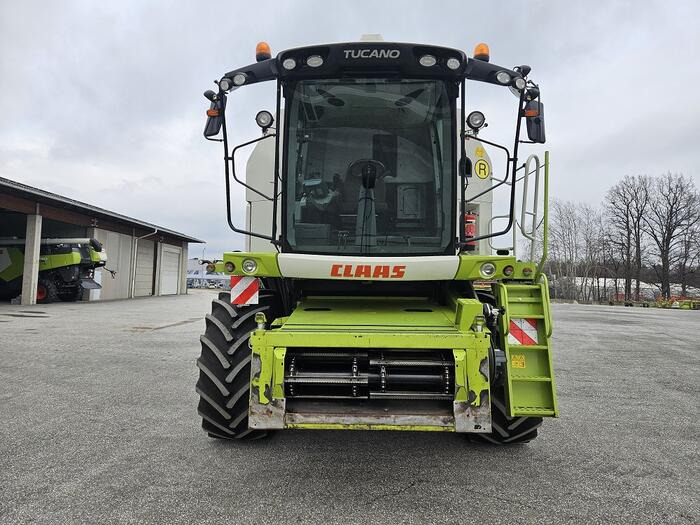 Claas Tucano 450 - Combine harvester: picture 2 Claas Tucano 450 - Combine harvester: picture 2
