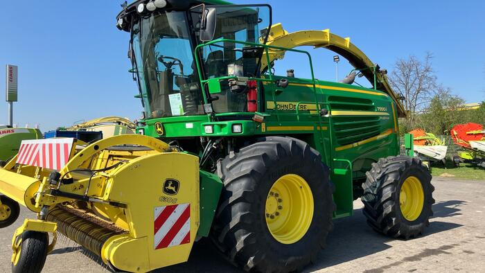 John Deere 7550 - Forage harvester: picture 1 John Deere 7550 - Forage harvester: picture 1