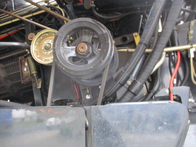 Combine harvester New Holland CR 9060 Elevation: picture 11