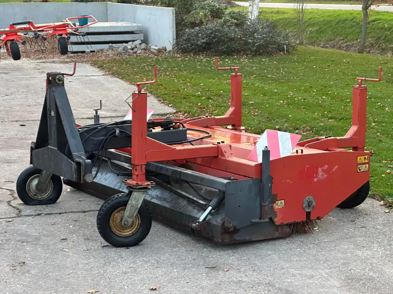 Hekamp Veegmachine met opvangbak Hydraulisch borstel - Farm tractor: picture 4 Hekamp Veegmachine met opvangbak Hydraulisch borstel - Farm tractor: picture 4