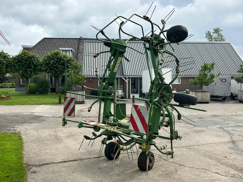 Krone KW 6.40 schudder schuilstelling hooibouw 6 elements - Tedder/ Rake: picture 4 Krone KW 6.40 schudder schuilstelling hooibouw 6 elements - Tedder/ Rake: picture 4