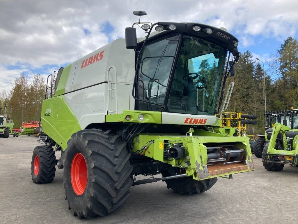 Claas Tucano 570 - Combine harvester: picture 1 Claas Tucano 570 - Combine harvester: picture 1