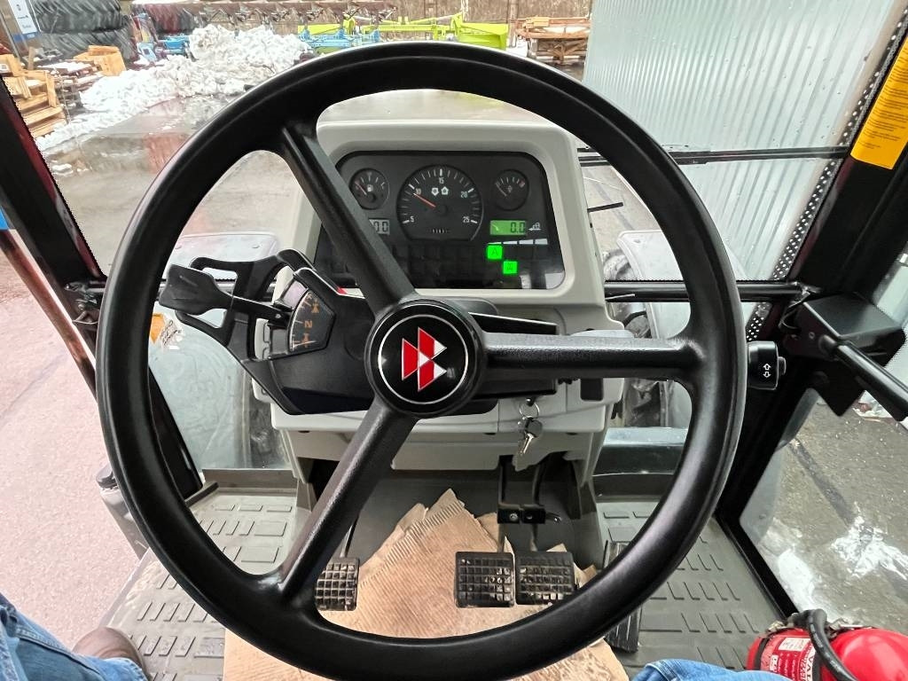 Farm tractor Massey Ferguson 5455: picture 11 Farm tractor Massey Ferguson 5455: picture 11