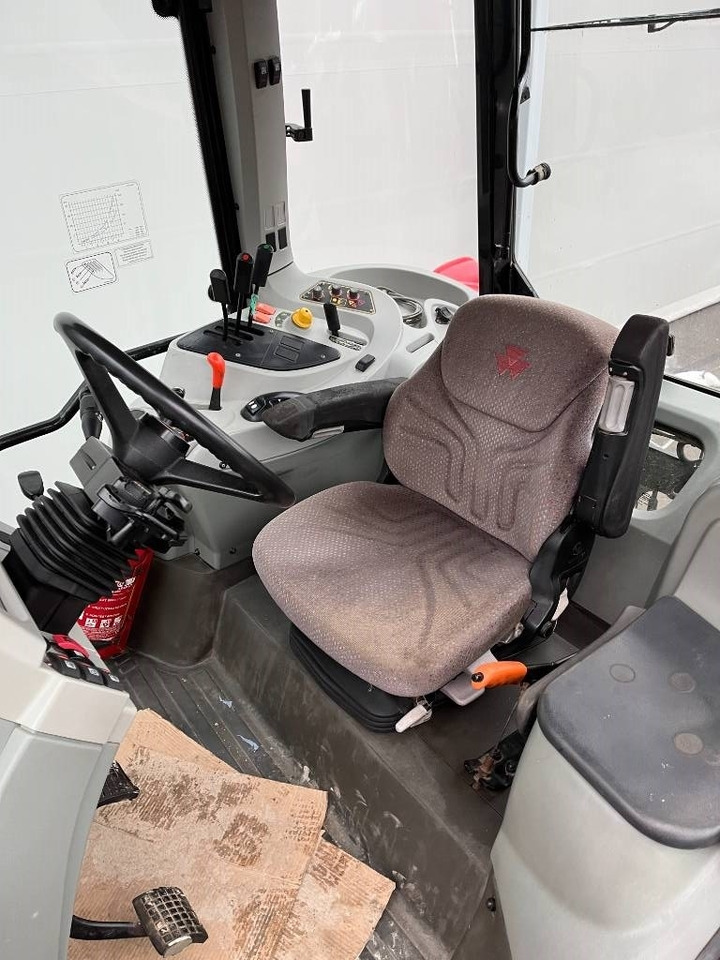 Farm tractor Massey Ferguson 5455: picture 9 Farm tractor Massey Ferguson 5455: picture 9