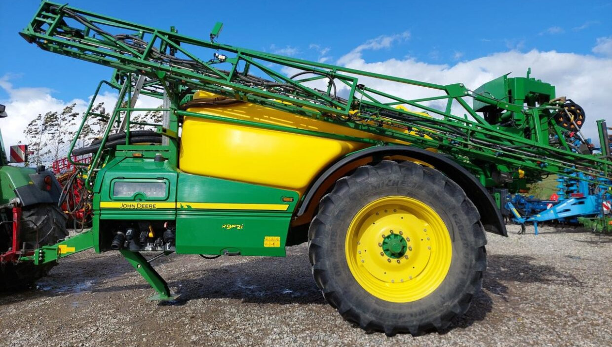 John Deere R962i - 28m - Trailed sprayer: picture 3 John Deere R962i - 28m - Trailed sprayer: picture 3