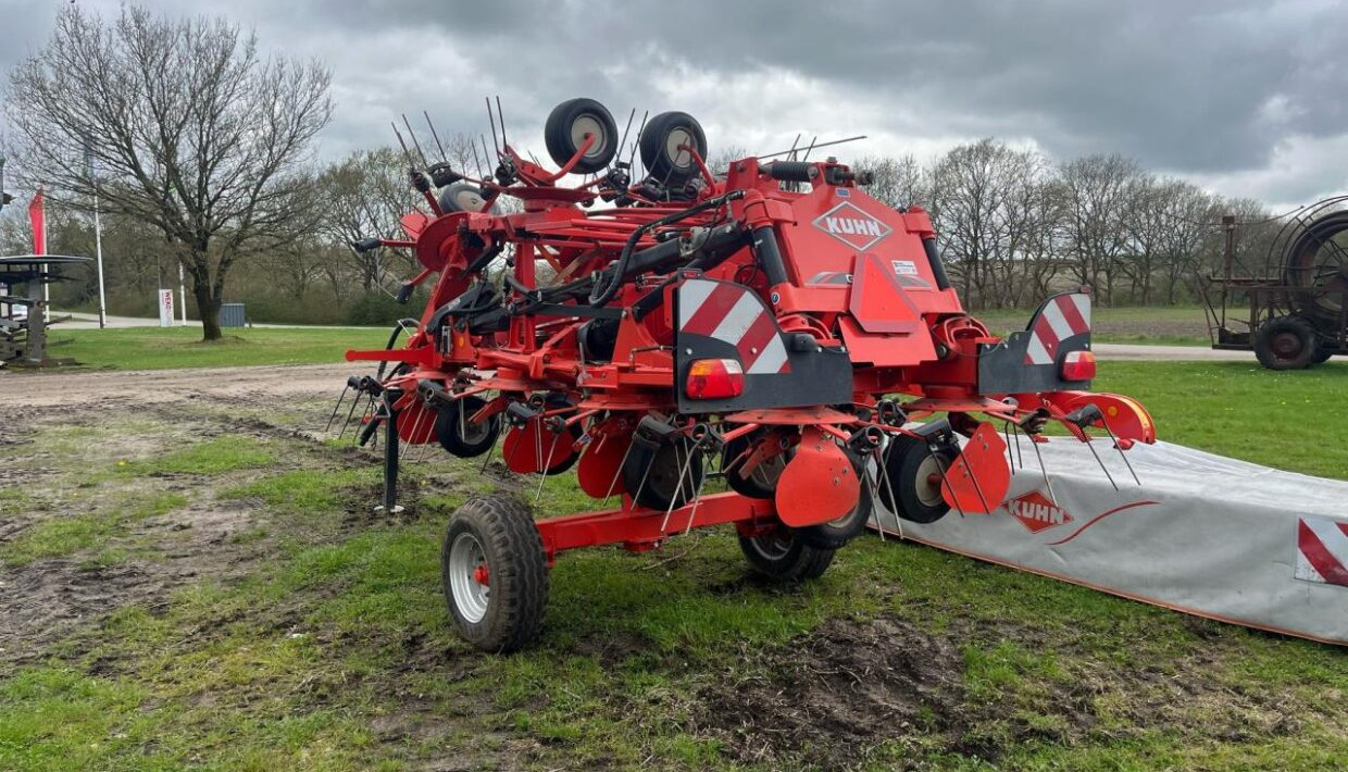 Kuhn 13M SPREDER - Tedder/ Rake: picture 2 Kuhn 13M SPREDER - Tedder/ Rake: picture 2