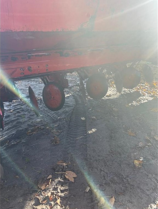 Underhaug UN-3200 - Potato planter: picture 4 Underhaug UN-3200 - Potato planter: picture 4