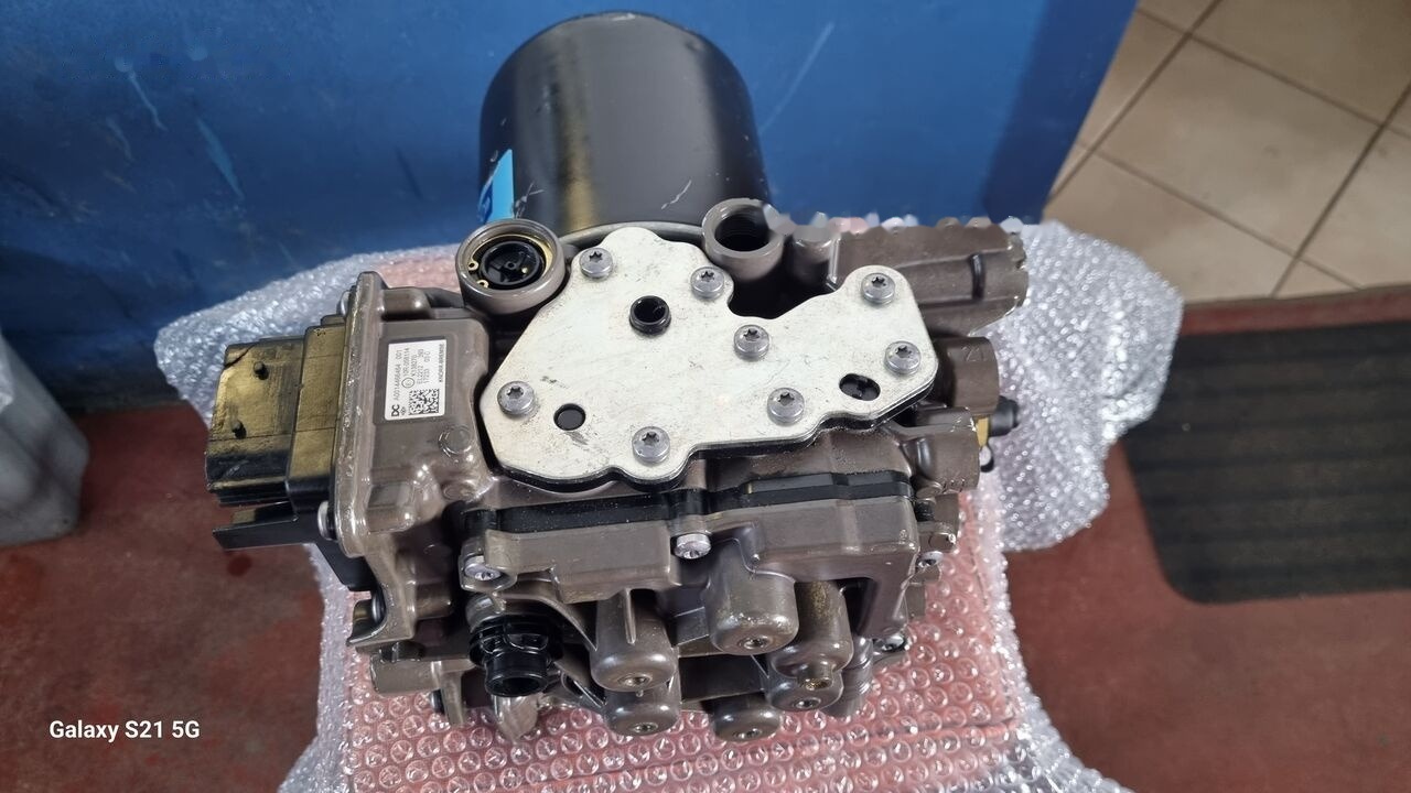 Knorr-Bremse AIR DRYER UNIT EAPU K138270 Mercedes-Benz ACTROS MP4 EURO 6 - ECU for Truck: picture 5 Knorr-Bremse AIR DRYER UNIT EAPU K138270 Mercedes-Benz ACTROS MP4 EURO 6 - ECU for Truck: picture 5