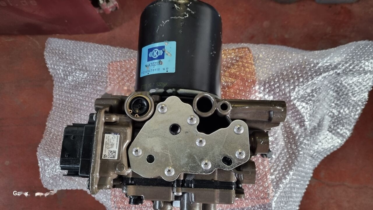 Knorr-Bremse AIR DRYER UNIT EAPU K138270 Mercedes-Benz ACTROS MP4 EURO 6 - ECU for Truck: picture 3 Knorr-Bremse AIR DRYER UNIT EAPU K138270 Mercedes-Benz ACTROS MP4 EURO 6 - ECU for Truck: picture 3