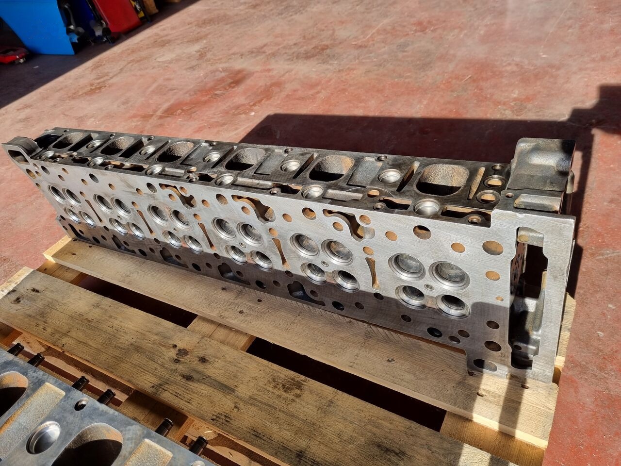 Mercedes-Benz ACTROS EURO 6   Mercedes-Benz ACTROS MP4 EURO 6 - Cylinder head for Truck: picture 5 Mercedes-Benz ACTROS EURO 6   Mercedes-Benz ACTROS MP4 EURO 6 - Cylinder head for Truck: picture 5