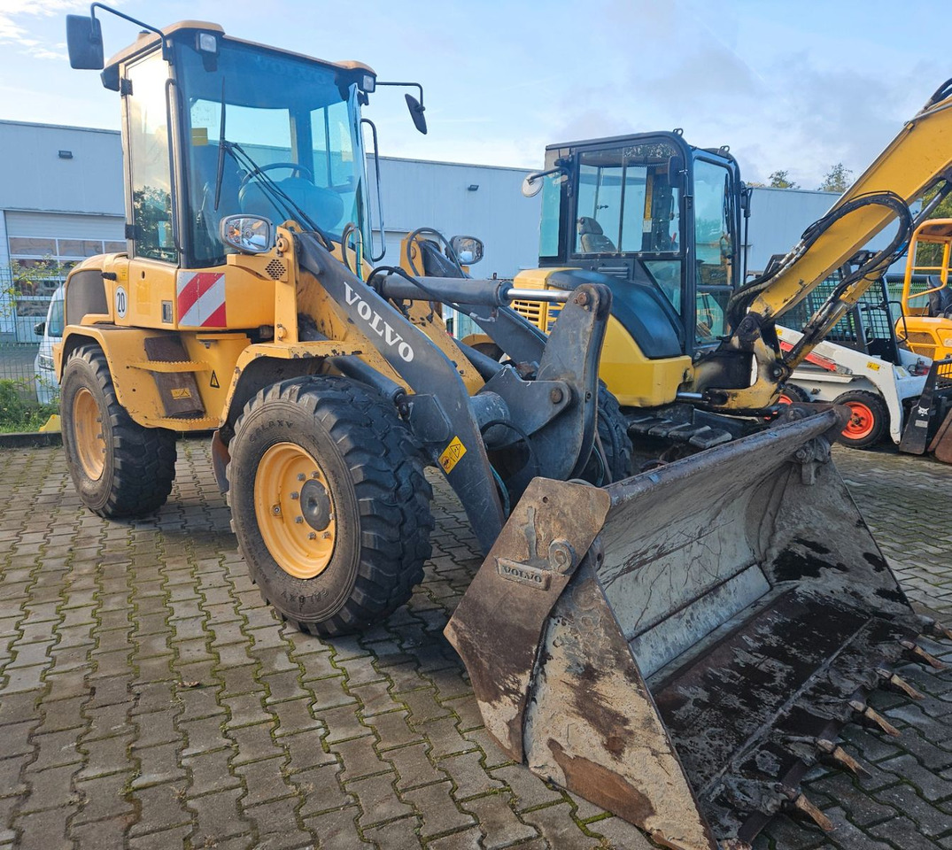 Volvo L30G Radlader mit Klappschaufel - Wheel loader: picture 1 Volvo L30G Radlader mit Klappschaufel - Wheel loader: picture 1