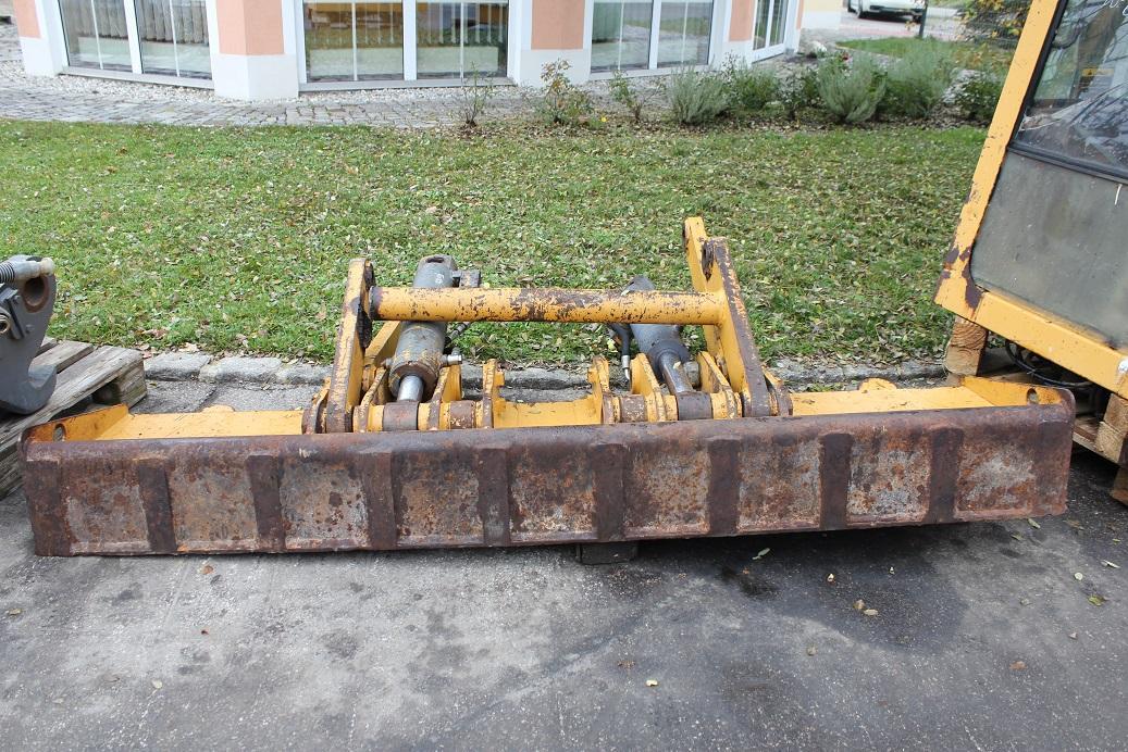 Furukawa W 625 - Blade for Excavator: picture 3 Furukawa W 625 - Blade for Excavator: picture 3