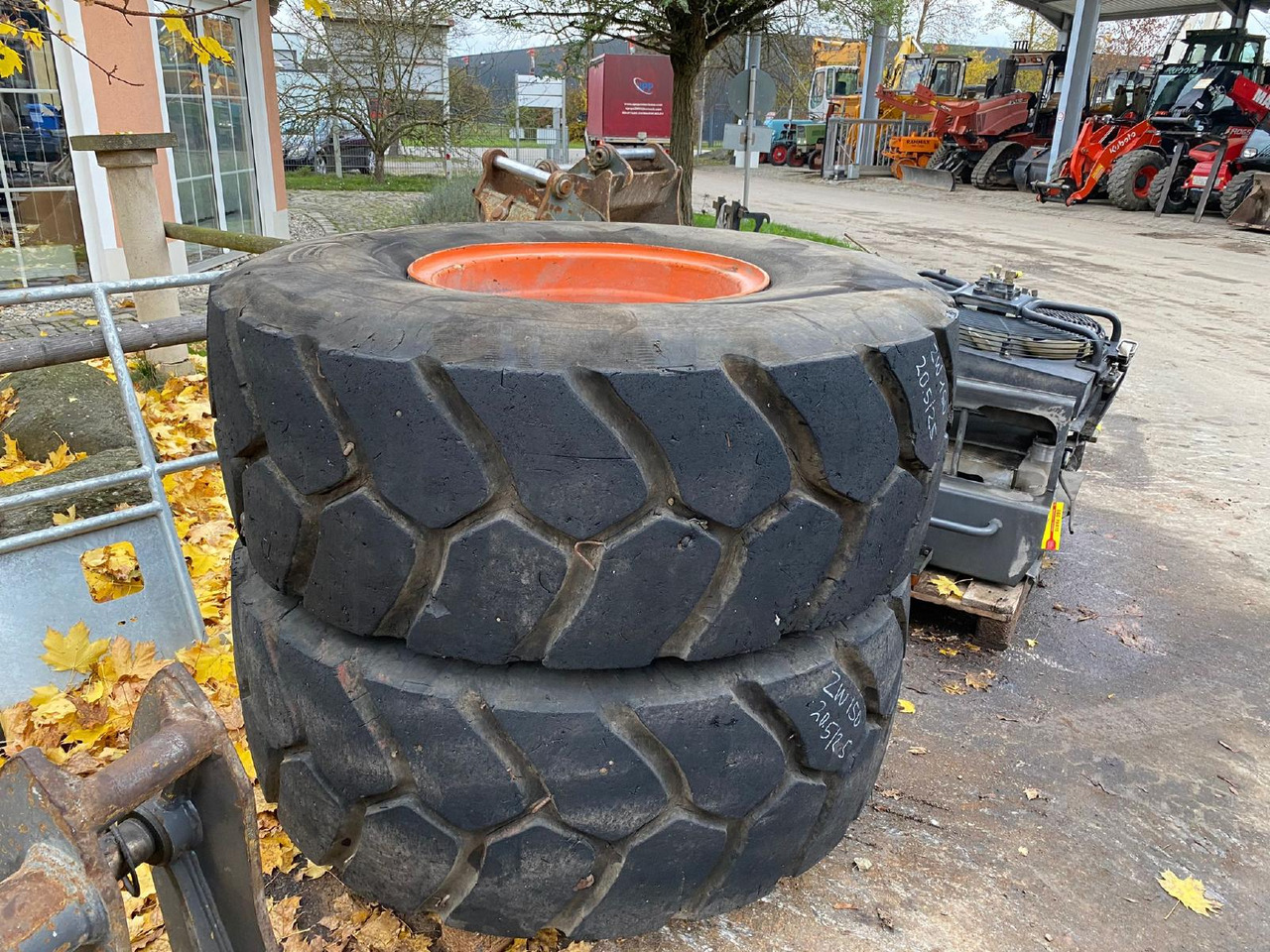 Hitachi 20,5 R 25 ZW 150 - Wheel and tire package for Construction machinery: picture 4 Hitachi 20,5 R 25 ZW 150 - Wheel and tire package for Construction machinery: picture 4